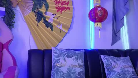 Snapshot of albaandthayron chatting on April 21, 12:00 pm albaandthayron online show from April 21, 12:00 pm