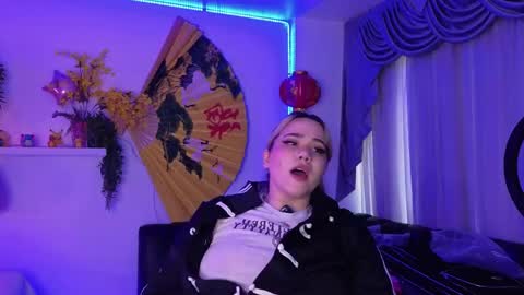 Snapshot of albaandthayron chatting on April 25, 1:41 pm albaandthayron online show from April 25, 1:41 pm