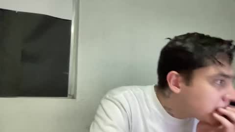 Snapshot of alber753713 chatting on June 1, 2:57 am alber753713 online show from June 1, 2:57 am