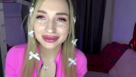 Snapshot of albertinadez chatting on March 14, 5:07 pm Viktoria online show from March 14, 5:07 pm