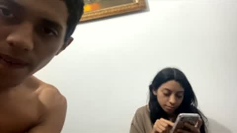 Snapshot of ale420hot chatting on December 18, 7:03 am ale420hot online show from December 18, 7:03 am