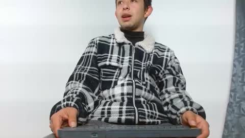 ALEC ANDREWS online show from December 5, 1:25 am