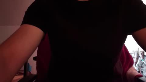 Snapshot of alecjohns123 chatting on October 29, 6:48 am alecjohns123 online show from October 29, 6:48 am