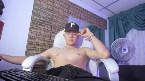 Aleck Boy online show from November 6, 7:37 pm