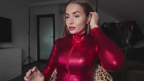 Alecssalove online show from October 6, 11:40 am