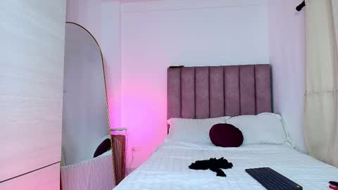 Snapshot of alehia_cute chatting on January 31, 7:56 pm Alehia Cute online show from January 31, 7:56 pm