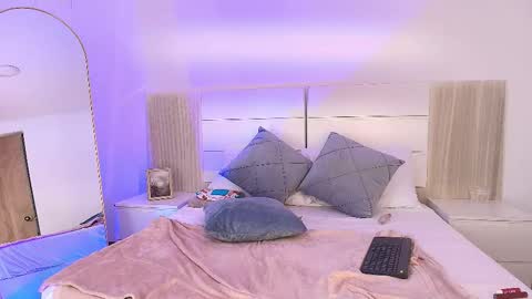 Snapshot of alehia_cute chatting on February 7, 10:13 pm Alehia Cute online show from February 7, 10:13 pm