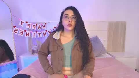 Snapshot of alehia_cute chatting on February 16, 10:28 pm Alehia Cute online show from February 16, 10:28 pm