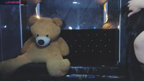 Snapshot of aleja05_b chatting on November 24, 8:30 pm aleja online show from November 24, 8:30 pm