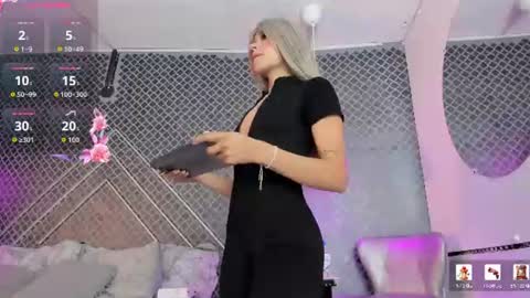 Snapshot of aleja_bloom chatting on June 13, 11:41 am aleja_bloom online show from June 13, 11:41 am
