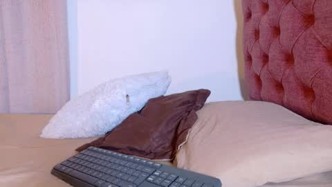 alejandra_dunn1 online show from March 22, 7:39 pm