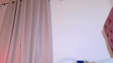 alejandra_dunn1 online show from April 7, 7:25 pm