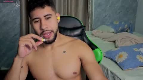 Snapshot of alejandrojf_00 chatting on July 2, 12:10 am Daiki jack online show from July 2, 12:10 am