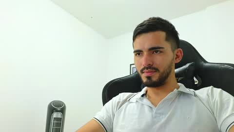 alejandroo_7 online show from December 22, 4:06 am
