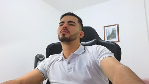 alejandroo_7 online show from January 4, 10:45 pm