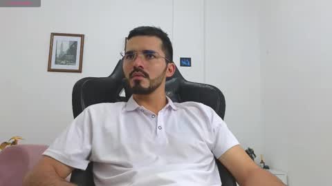 alejandroo_7 online show from October 9, 7:01 pm