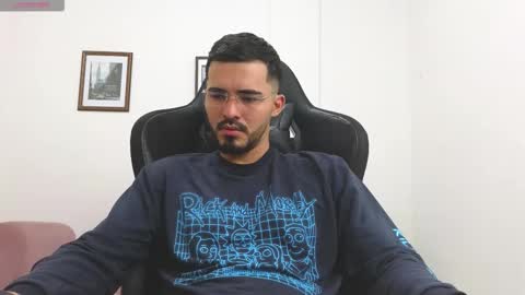 alejandroo_7 online show from November 8, 5:56 pm