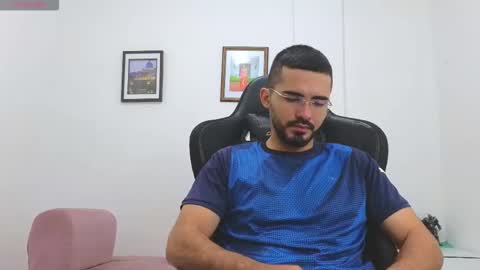 alejandroo_7 online show from December 15, 4:55 pm