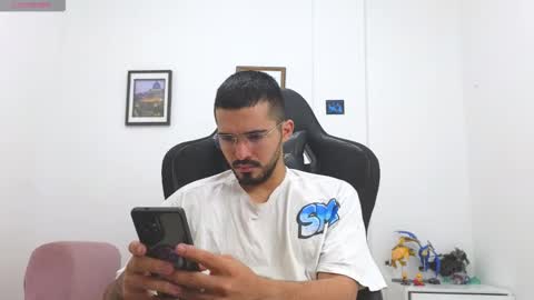 alejandroo_7 online show from December 19, 3:30 pm