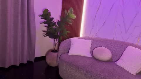 Snapshot of alejostonevg chatting on February 16, 7:43 pm Alejo online show from February 16, 7:43 pm