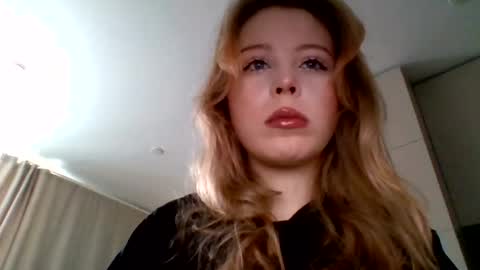 Snapshot of aleksa_angel chatting on June 15, 9:11 am aleksa angel online show from June 15, 9:11 am