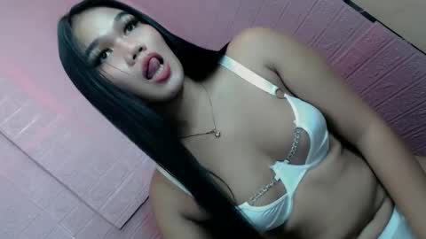 Kimmygirl online show from December 9, 6:23 am