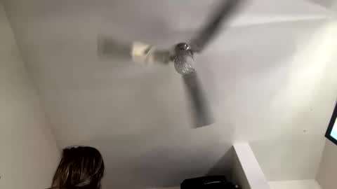 Snapshot of alenart chatting on October 26, 9:53 pm alenart online show from October 26, 9:53 pm