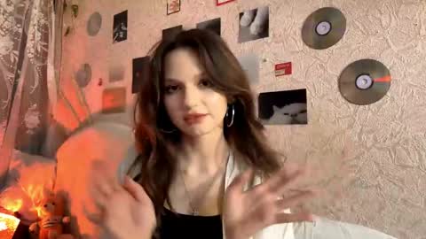 Snapshot of alenemacaskill chatting on May 16, 12:59 pm Roniy online show from May 16, 12:59 pm
