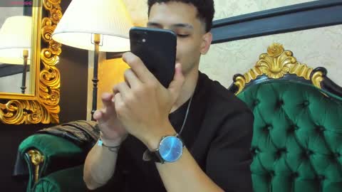 Snapshot of aless_king chatting on April 1, 7:55 pm Alessandro King online show from April 1, 7:55 pm