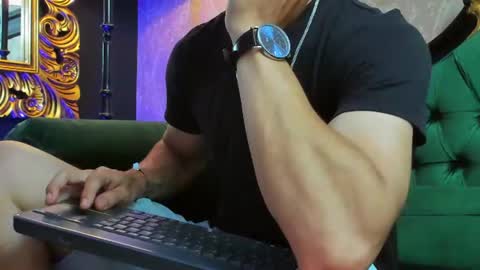 Snapshot of aless_king chatting on July 25, 9:34 pm Alessandro King online show from July 25, 9:34 pm