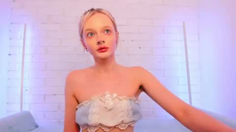 alessakiss online show from June 21, 2:36 am