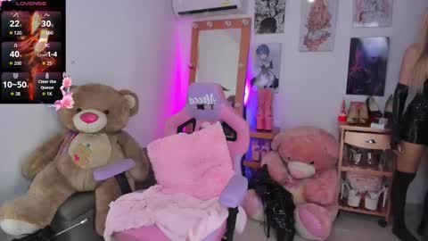 Snapshot of alessandra_thedoll chatting on May 13, 9:33 pm Alessa online show from May 13, 9:33 pm