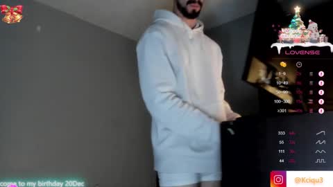 Snapshot of alessandro_dibellucci chatting on December 6, 2:13 am Kciqu3 Independent model online show from December 6, 2:13 am