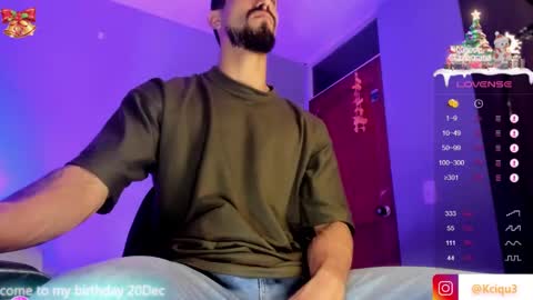 Snapshot of alessandro_dibellucci chatting on December 12, 2:15 am Kciqu3 Independent model online show from December 12, 2:15 am