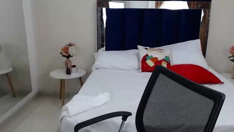 Snapshot of alessia_beth chatting on December 3, 3:22 pm ALESSIA online show from December 3, 3:22 pm