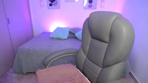 Snapshot of alessia_rouse chatting on January 13, 10:26 pm alessia_rouse online show from January 13, 10:26 pm