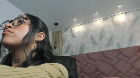 Snapshot of alessia_storm_ chatting on April 25, 12:35 am Alessia online show from April 25, 12:35 am