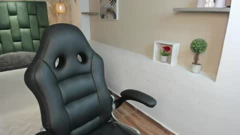 Snapshot of alessia_storm_ chatting on May 3, 2:06 am Alessia online show from May 3, 2:06 am