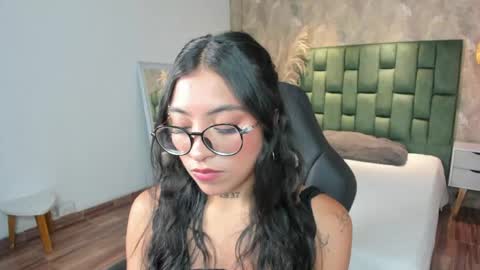 Snapshot of alessia_storm_ chatting on May 5, 3:03 am Alessia online show from May 5, 3:03 am