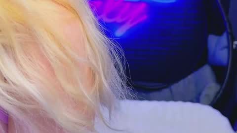 alessiacroft online show from April 2, 4:10 am