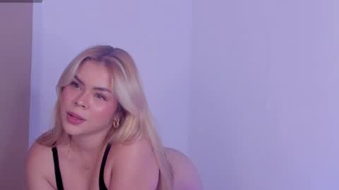 Alessia Moon online show from June 2, 8:11 pm