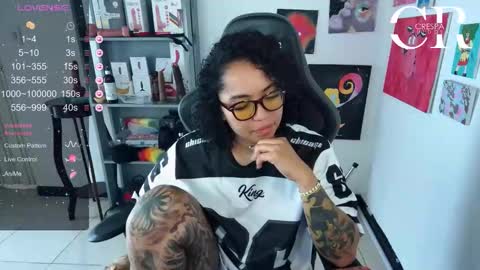 Snapshot of alesyahampton chatting on September 28, 2:11 pm Crespa Ruidosa online show from September 28, 2:11 pm