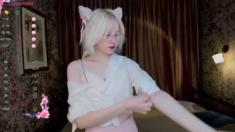 Lola online show from October 8, 3:20 pm