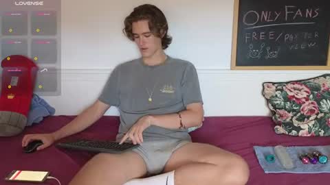 Snapshot of alex83530 chatting on June 29, 6:52 am Alex83530 online show from June 29, 6:52 am
