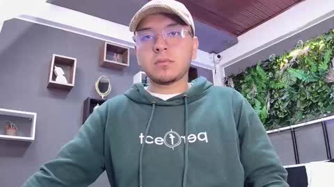 Snapshot of alex__montesco chatting on March 5, 12:22 pm Alex online show from March 5, 12:22 pm