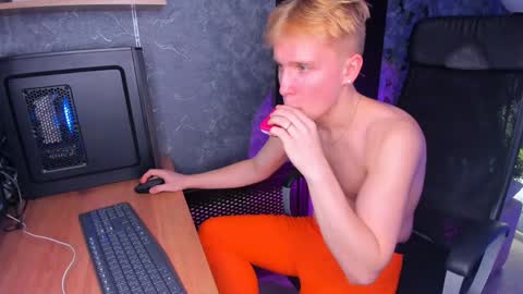Snapshot of alex__sweet chatting on December 7, 11:29 am your Alex online show from December 7, 11:29 am