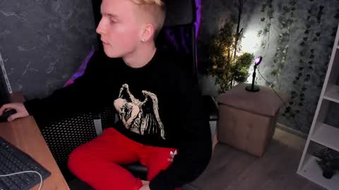Snapshot of alex__sweet chatting on December 8, 1:03 pm your Alex online show from December 8, 1:03 pm