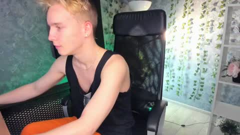 Snapshot of alex__sweet chatting on December 22, 10:17 am your Alex online show from December 22, 10:17 am