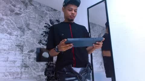 Snapshot of alex_blaze_ chatting on April 12, 3:22 am alex online show from April 12, 3:22 am