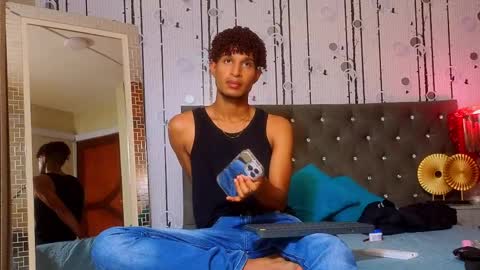 Snapshot of alex_bloom_ chatting on June 4, 7:20 pm Alexander online show from June 4, 7:20 pm